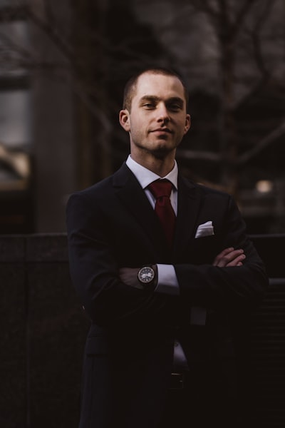 Futurwex IT Senior Consultant with tablet